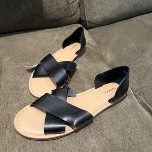 torrid beige/black sandals brand new never been worn w/ tags, perfect 4 summer